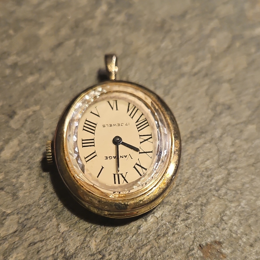 Vintage VANTAGE Round Pendant Watch Necklace with Roman Dial 17 Jewel